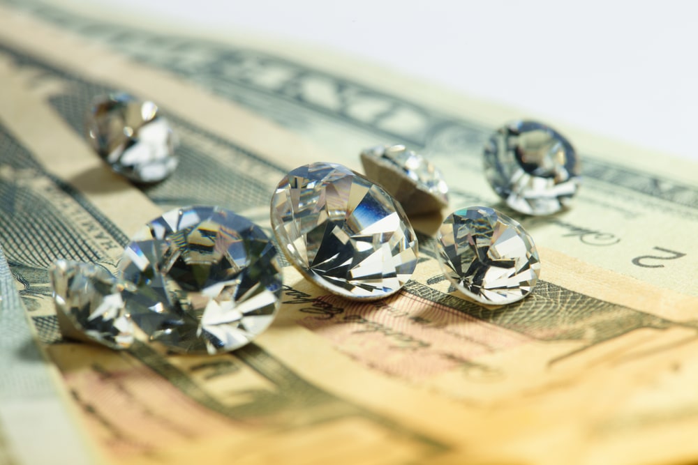 Seven-loose-diamonds-laying-on-American-currency