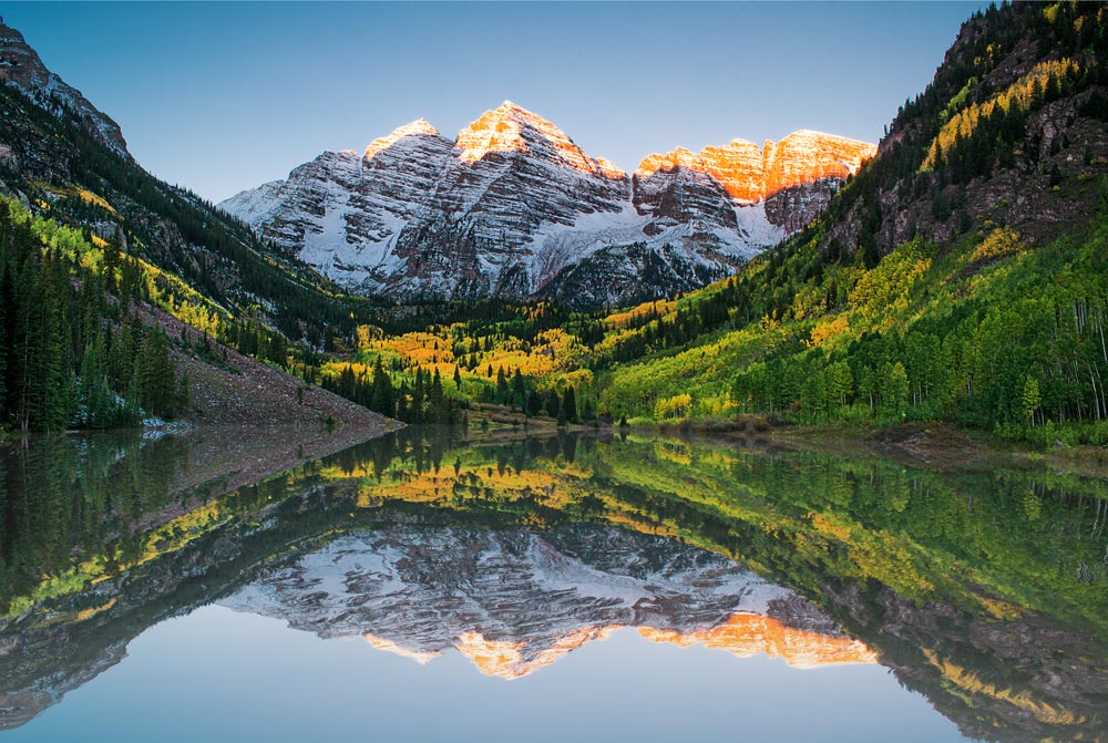 Beautiful and colorful Colorado mountains and lake to show that you can invest with a Self-Directed IRA in Colorado